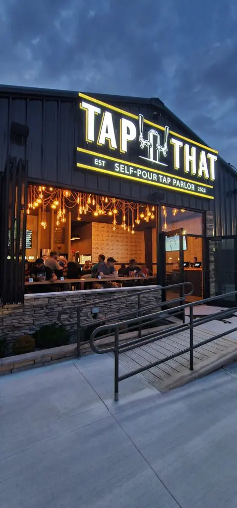 Tap that bar and restaurant at night